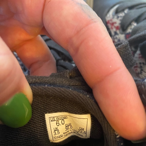 Waterproof vans - Picture 4 of 5